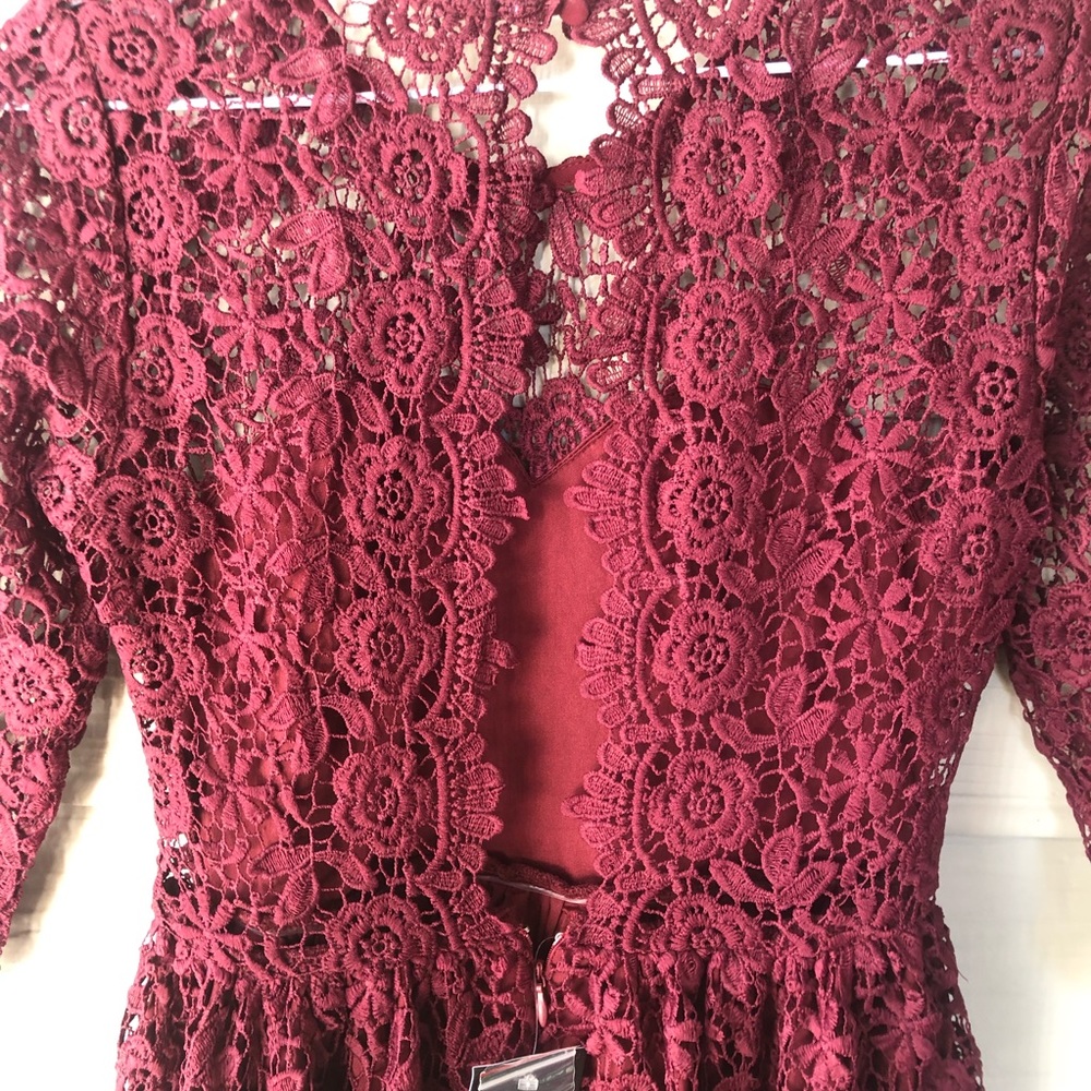🌹 Burgundy Lace Cut Out Back Dress - Picture 3 of 6